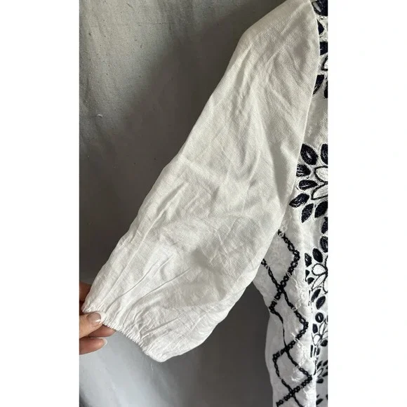 Ana & Rose White Black Embroidered Button Front V-Neck Top SP NEW - Picture 6 of 6